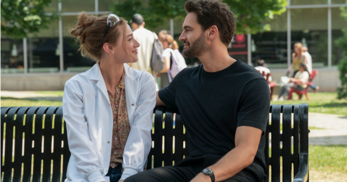 Lili Reinhart as Olive and Tom Bateman as Adam in The Love Hypothesis