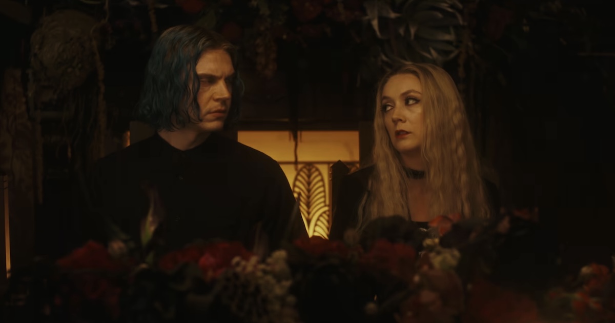 Evan Peters and Billie Lourd in American Horror Story season 13