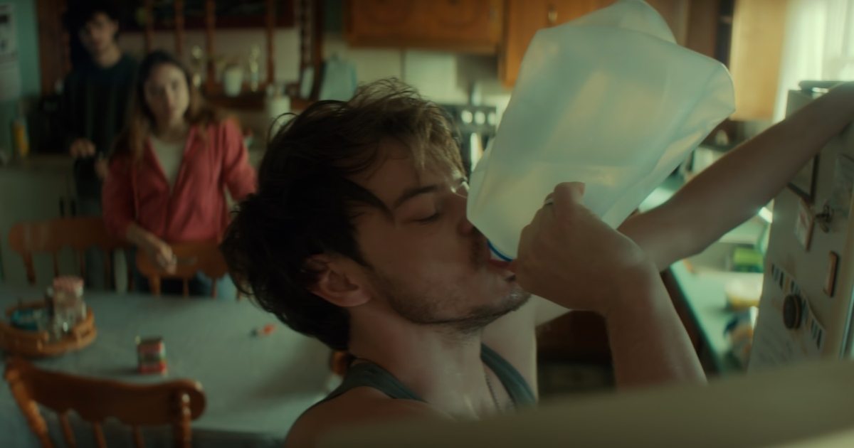Charlie Heaton in Below